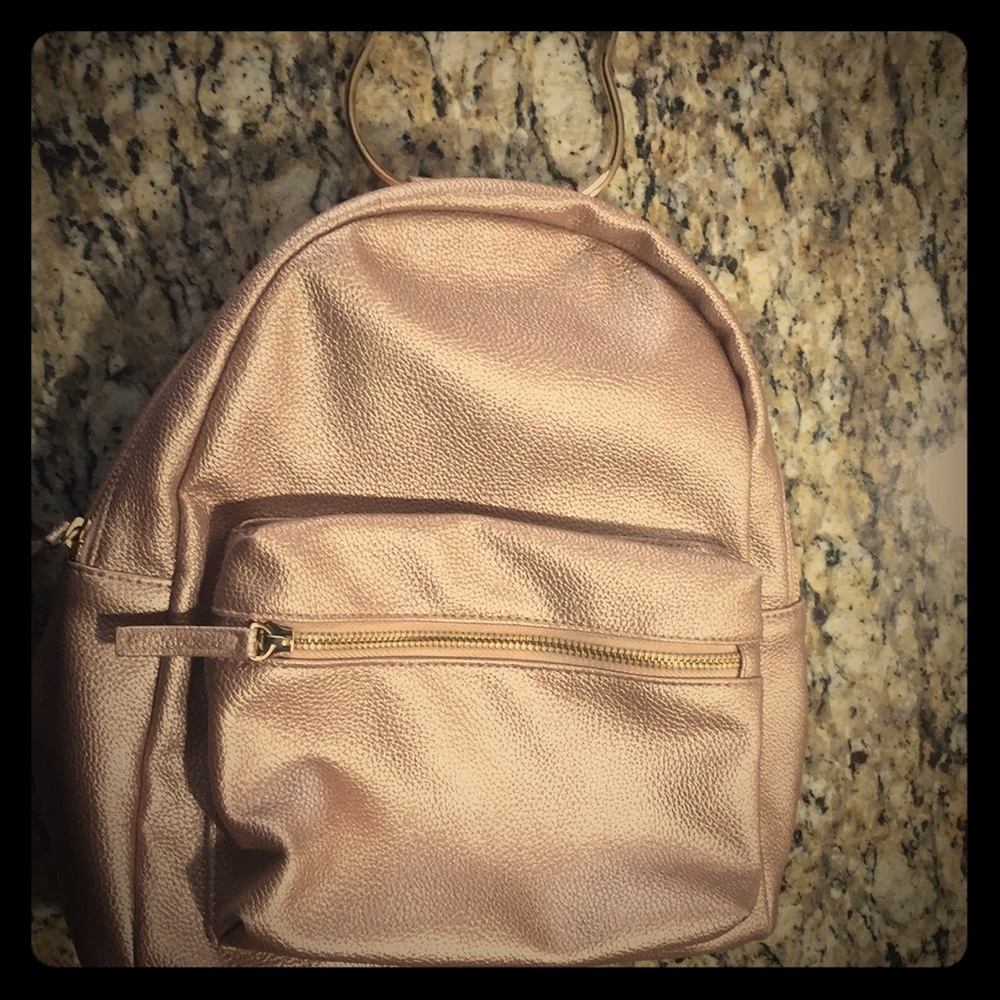 Rose gold back pack with gold cat face handle